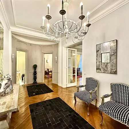 Апартаменты Royal 240 M2 Trocadero Eiffel Towel